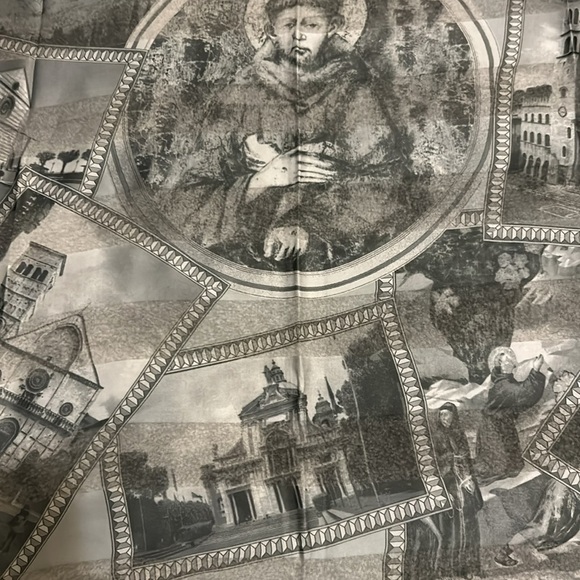 Assisi Italian landmarks of Italy on polyester scarf grey black and white nwot - Picture 4 of 15